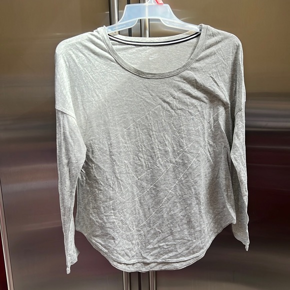 Nike Tops - NIKE long sleeve shirt